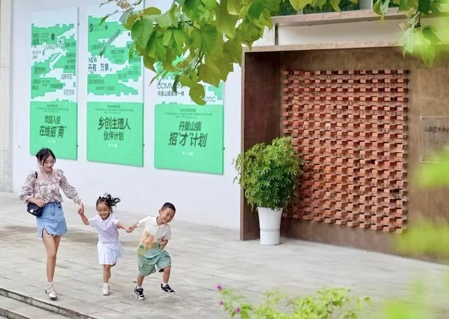 公园城市添新彩 国庆中秋耍成都｜申遗后首个国庆假期 湔江堰火了！