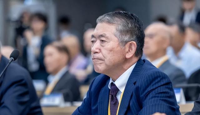 中方对日改变打法，首份制裁发出，不到24小时，高市措辞变了