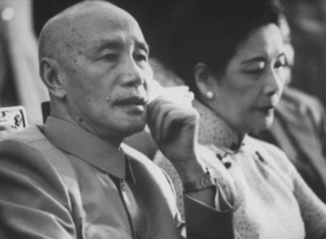 1955年蒋介石指着十大元帅名单，对夫人苦笑：这个人太厉害了！