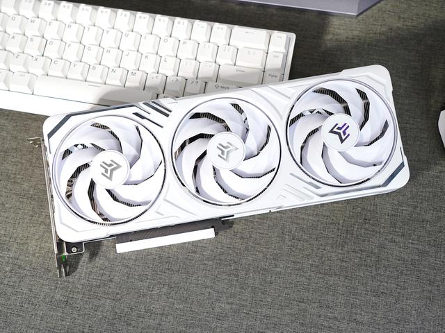 8G显存是原罪，还是光追来背锅？RTX5060金属大师对比评测
