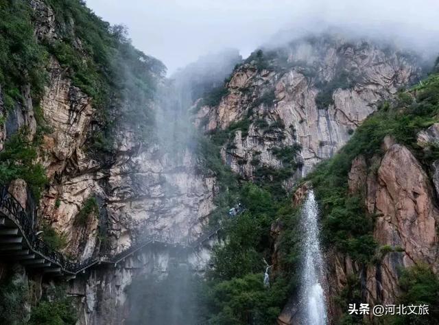 赏峡谷风光、品万年泉水、观溶洞奇观，河北还藏着这样一处清凉秘境