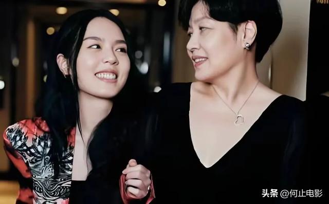 李咏没想到，自己离世8年后，23岁的女儿就走上一条“不归路