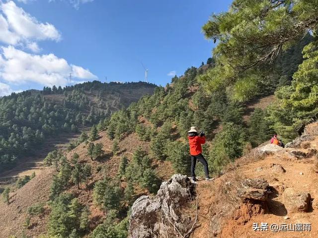 新年登高、祈愿美好,攀登富民金铜盆山,我们用徒步迎接2026