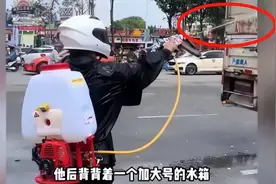 太丢人！云南泼水节上演恶心一幕，男子做法惹众怒，结局很解气图片