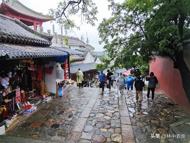 徒步登泰山之四—终章——冒雨徒步下山补看泰山关帝庙