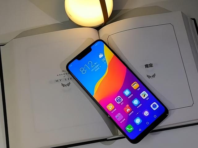 ​​给长辈买手机？抛开性能谈需求，荣耀“低配”手机反而很称职