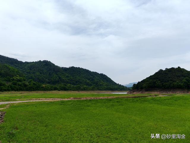 亭下湖