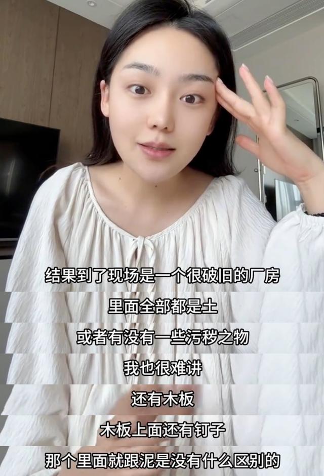 短剧女演员被男主一脚踹飞，指甲当场断裂，贾玲的话又一次应验了