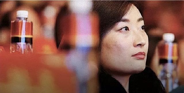 宗馥莉搞人事改革，辞职不是放权，竟是为新品娃小宗“铺路”