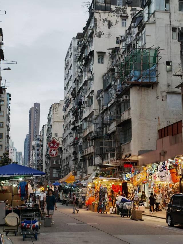 香港，富人的花园，穷人的牢笼