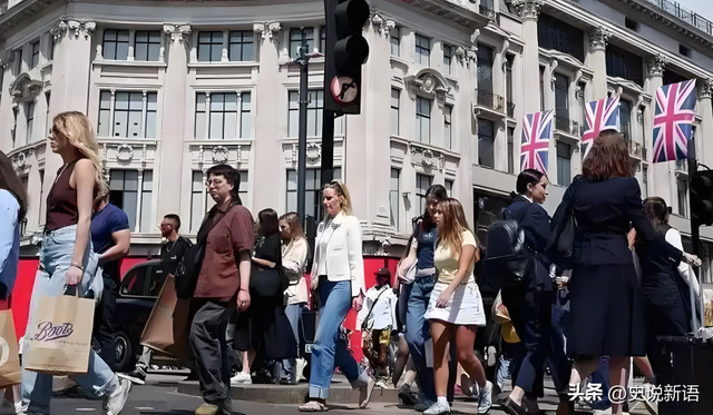 继德国之后，英国也开始贴出“中文标语”？中国游客：接受不了