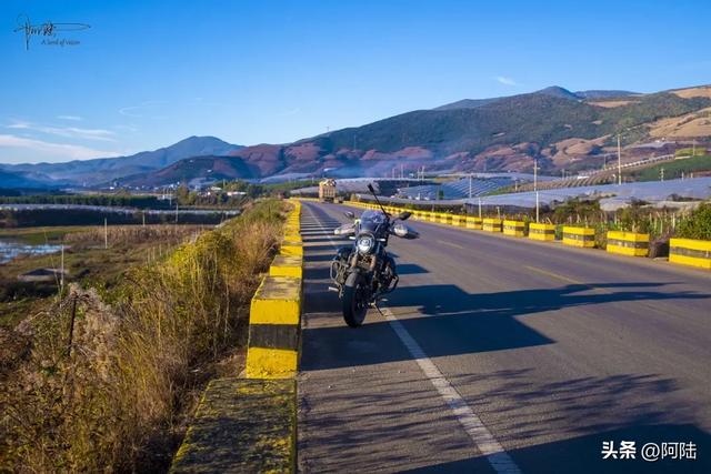 大理有个水库跟金沙江相通，风光潋滟，是本地人露营的宝藏去处