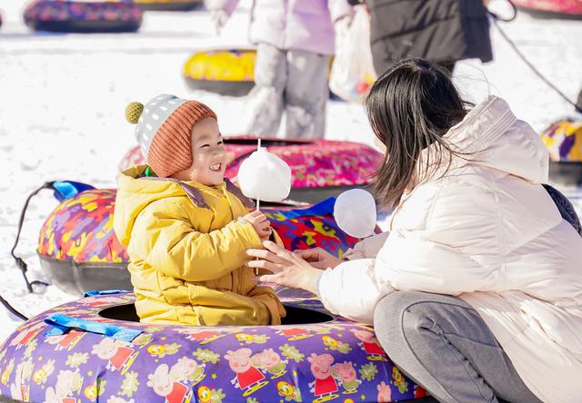 第十五届鸟巢欢乐冰雪季开幕 创新“双区”模式打造全民冬日狂欢