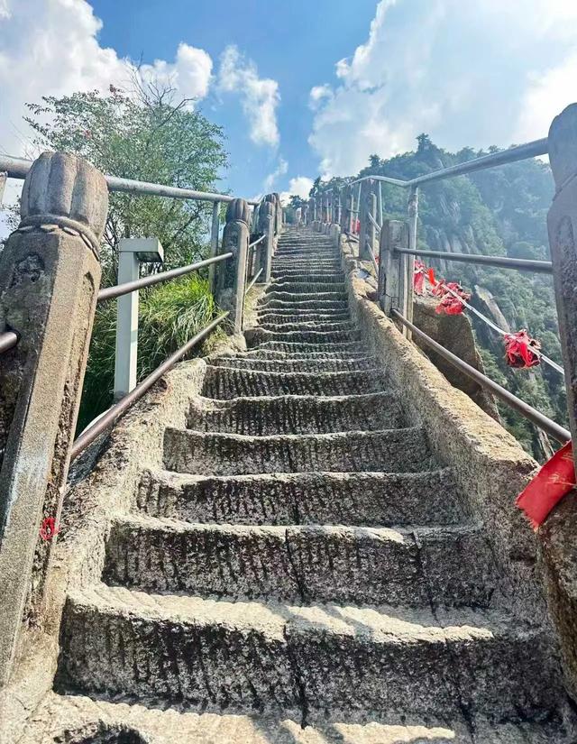 5个观景台+凌晨4点的日出：华山的险，藏着让人尖叫的光影密码
