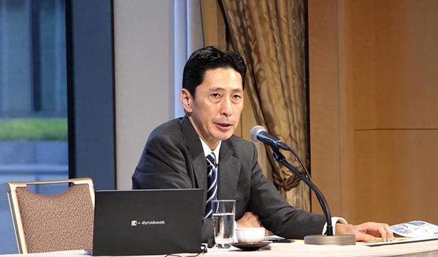 日本官员已经抵达北京，全程一言不发，有一个细节已经表明了问题