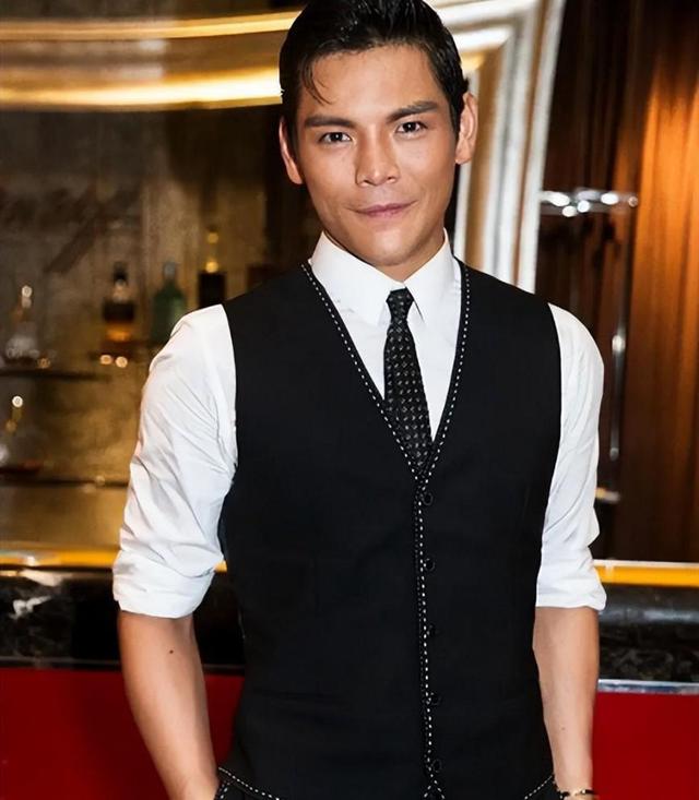 资本家的丑孩子收手吧！长得丑演戏烂，爹妈捧不红 别来祸祸观众了