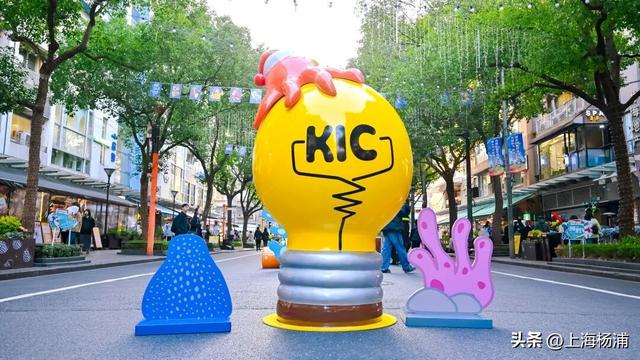 大学路变“蓝色海洋”，限时活动浪漫来袭