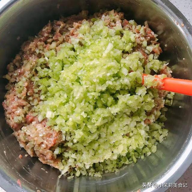 11月7立冬，老传统吃饺子	，提醒：3馅不上桌，福气不进门，正当季