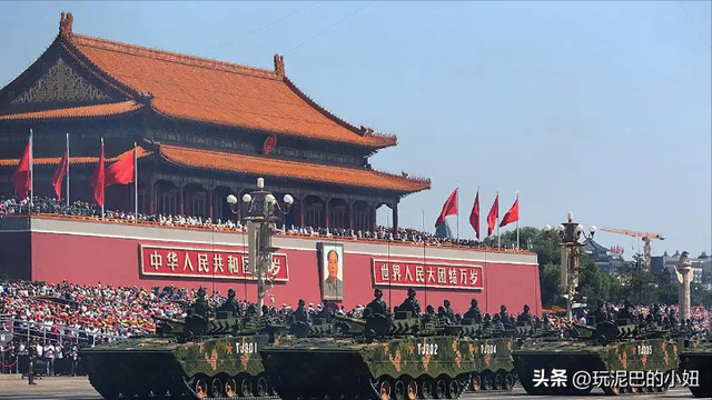万万没想到，63岁张凯丽因九三阅兵上的一个动作，实现口碑暴增
