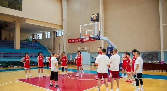 中国女篮开始集训！宫鲁鸣带队：韩旭、杨舒予、徐凤威等状态出色
