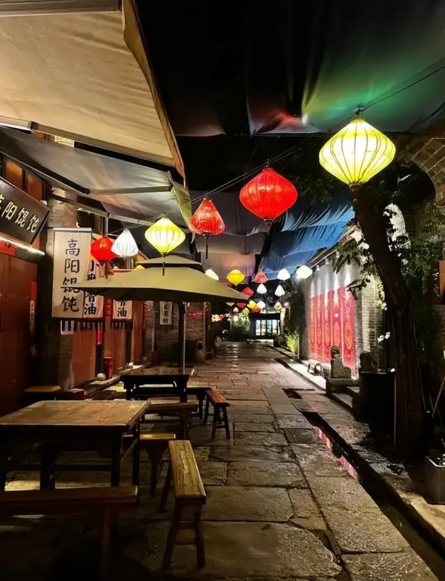 河南又一“古镇”走红，斥巨资修建，门票免费，游客：真没白来！