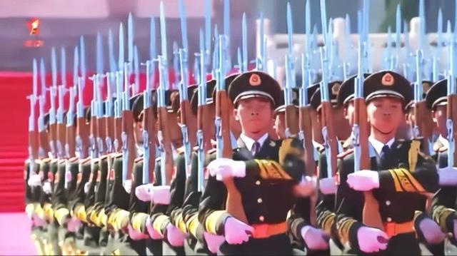 热血沸腾！这就是中国人民解放军的底气！