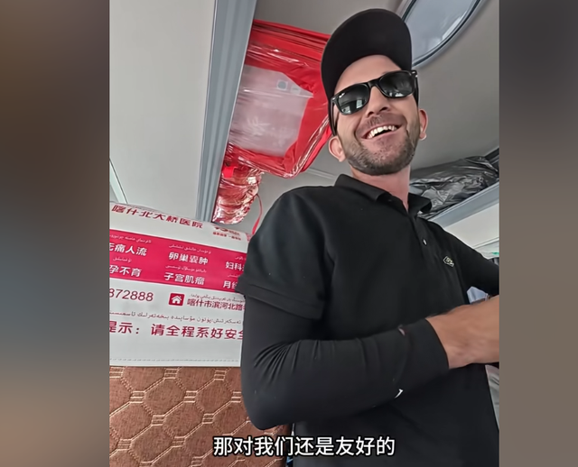 中国男子游巴基斯坦，警察一路暖心护送，却遭司机半夜盯梢要钱！