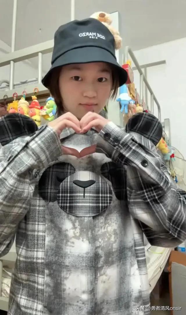 婵宝宝手势舞太可爱了，是不是甜翻全网？