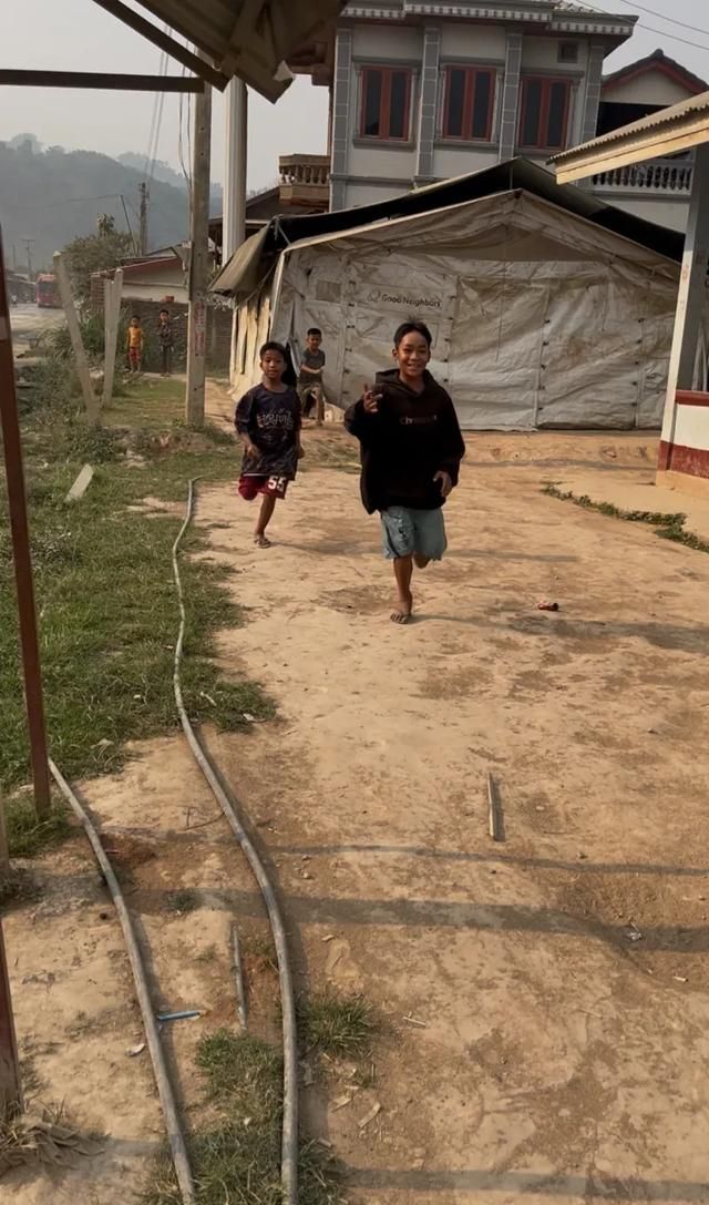 老挝的厕所天下无敌，老挝的菜市场好哇塞，老挝的学校触目惊心