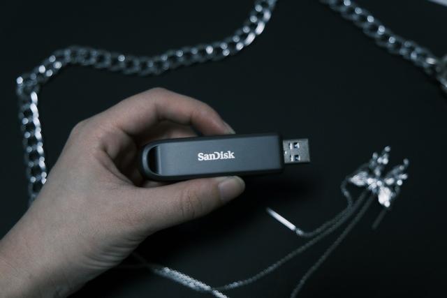 速度均为1000MB/s、容量可达2TB，还能接手机平板！新一代U盘解读