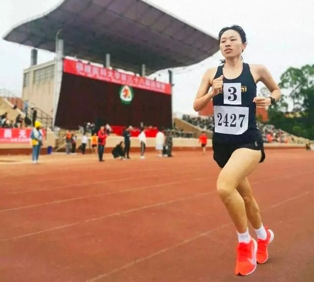 官媒发文	，揭开最快护士张水华辞职内幕，信息量大，风向又变了