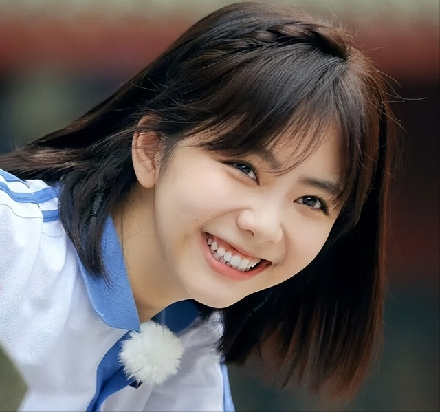 比整容还离谱！39岁江疏影现身活动	，脸僵似硅胶，造型丑到认不出