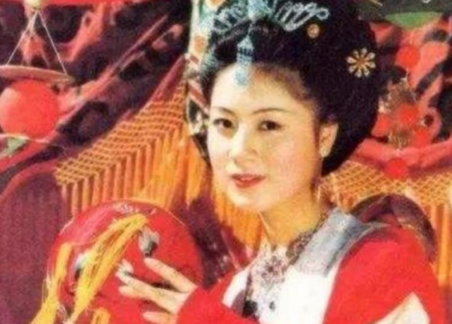 面相变了，老少恋的“残酷”，在63岁的马兰身上体现的淋漓尽致