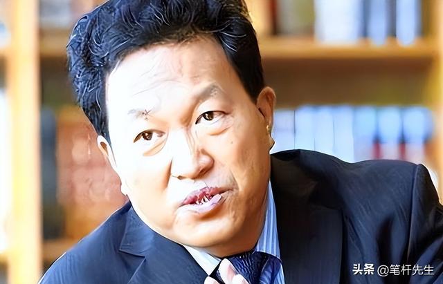 出门有多名女秘书陪伴，非法敛财100亿，昔日首富还是付出了代价