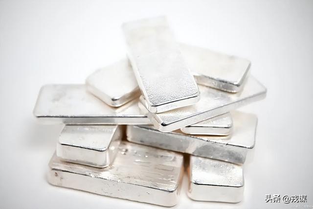 白银疯涨，从黄金跟班到投资卷王，普通人上车先看这3点！