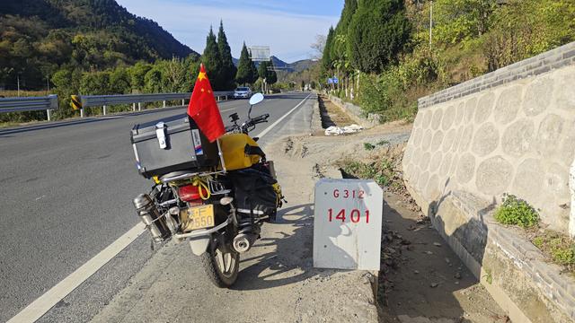 赏秋秦岭，摩旅商洛（11）过商洛，偶然进入蓝小路，露营蓝田县