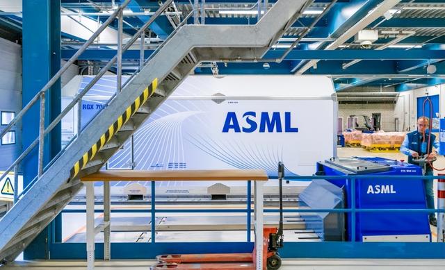 不装了，荷兰就光刻机对中国亮明态度，日本意识到“上当”了