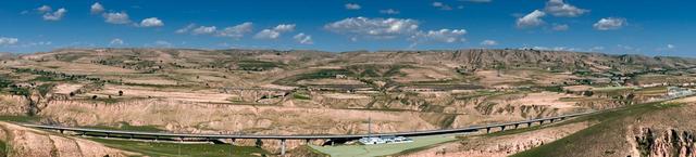 感觉甘肃的黄土高坡上的土其实挺厚的，但为啥只有黄土上不长树呢