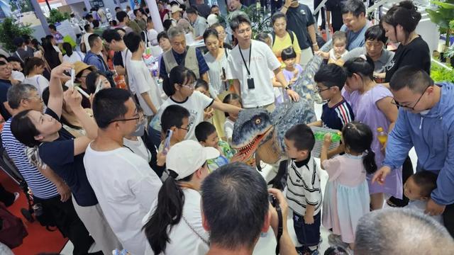 AI赋能加文化加持！中国仿生恐龙，解锁教育新打开方式