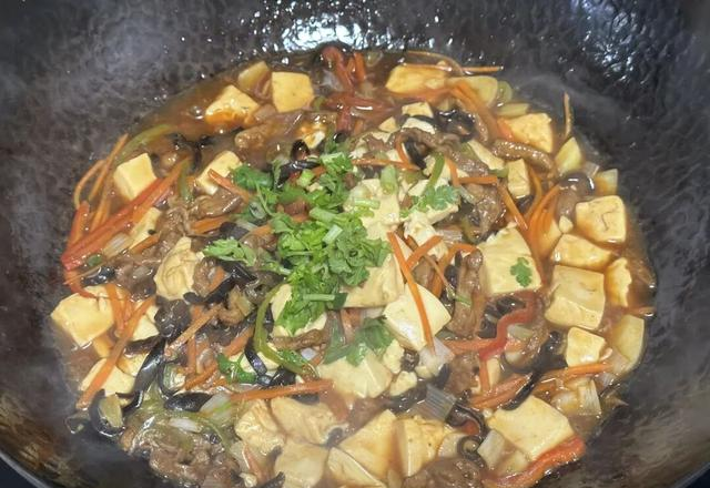 这道家常菜，小朋友吃完第二天还要再吃，简单炒一盘，超级下饭！