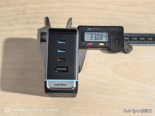 酷态科10号Ultra屏显充电器性能评测