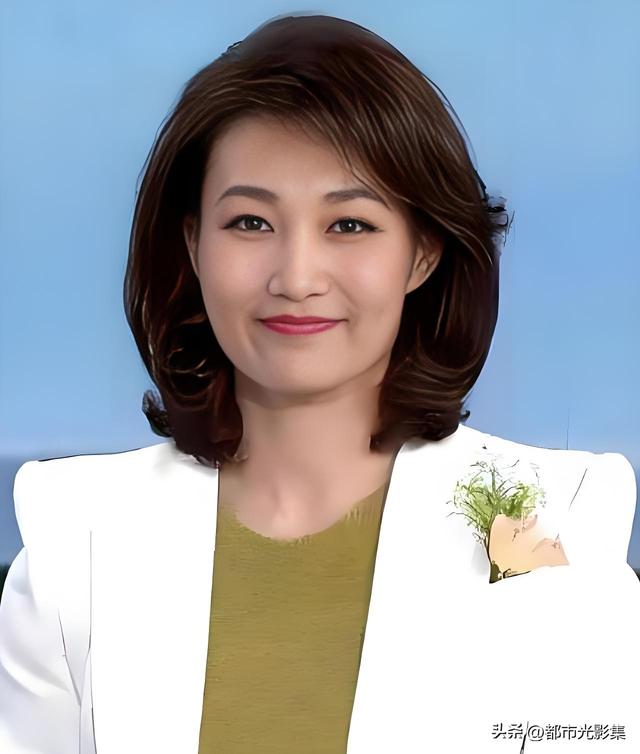 “联播女神”李梓萌反差萌：台上字字千钧，台下句句鲜活