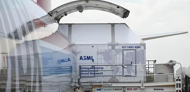 “咬死”ASML，禁止维修光刻机只是开始，轮到中国工程师头疼了！