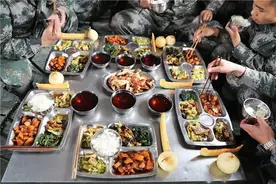 我国军队餐费一天才39，顿顿大鱼大肉！为啥隔壁不是草料就是饲料图片