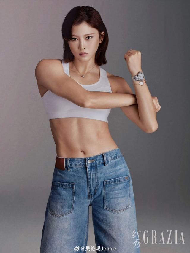 吴艳妮发九宫格写真引网友嘲讽，本人回怼