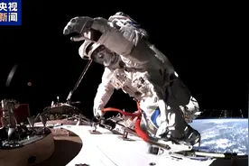 被NASA彩照骗了？神十九航天员出舱，真实太空画面曝光图片