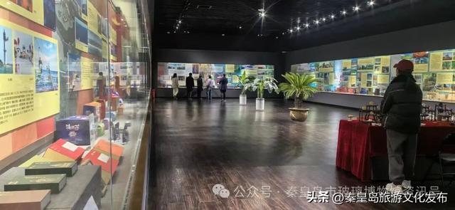 “秦皇岛打造全国滨海旅游目的地成果展”在秦皇岛市玻璃博物馆开展