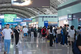 从“蓉”中转世界各地 “坐飞机到成都坐飞机”图片