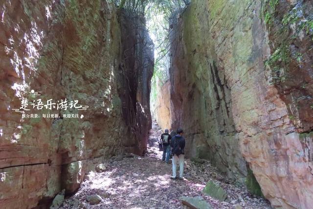 浙江宁波的绝秘幽谷，山石险峻景色绝美，是徒步与观景的绝佳之地
