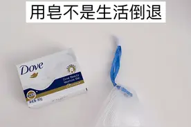 洗澡时，用香皂好还是沐浴露好？多数人都用错了，难怪身体不舒服图片